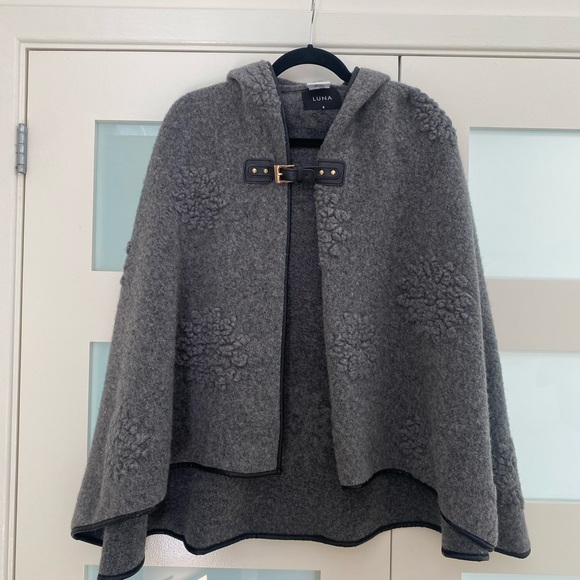 LUNA Wool Poncho - Picture 1 of 4